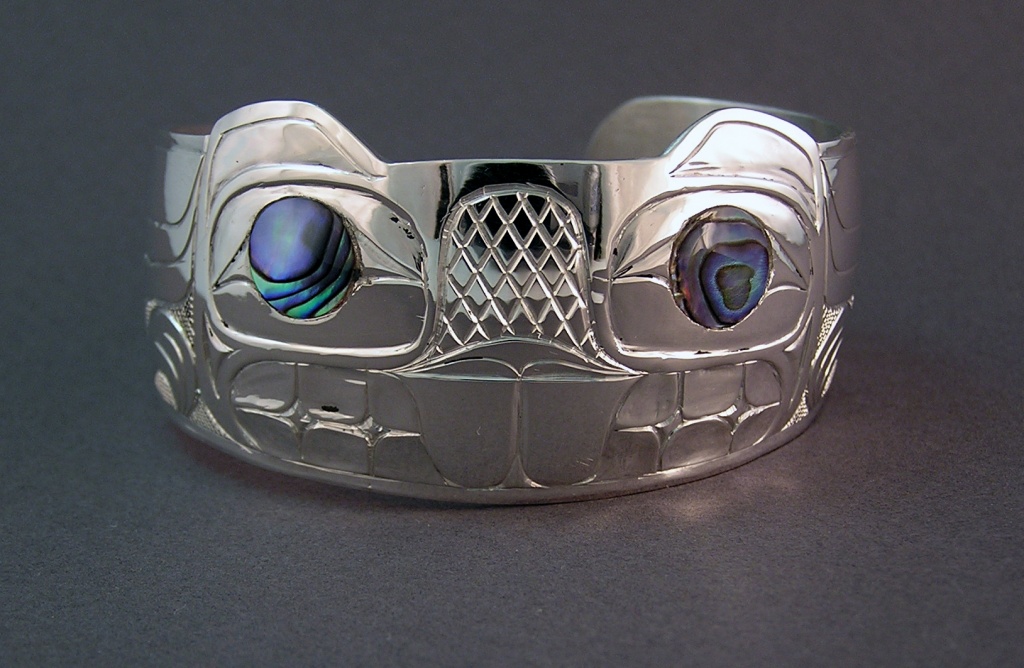 Walker-Goldsmiths-Hand-Carved-Beaver-Bracelet-D2-Owen-Walker-frontview-copy