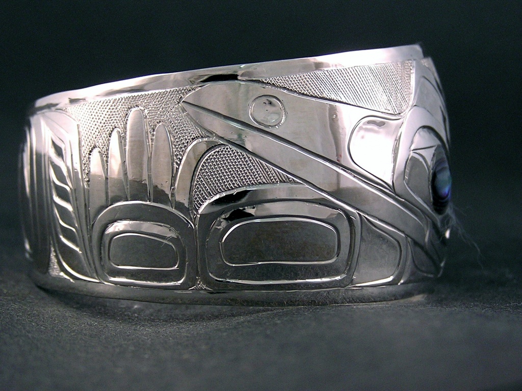 Walker-Goldsmiths-Hand-Carved-Sterling-Transforming-Raven-Bracelet-D11-humansideview