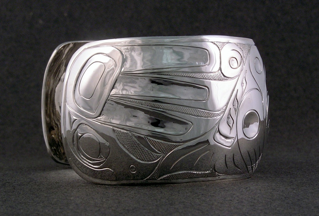 Walker-Goldsmiths-Hand-Carved-D9-Totem-Bracelet-eagleview
